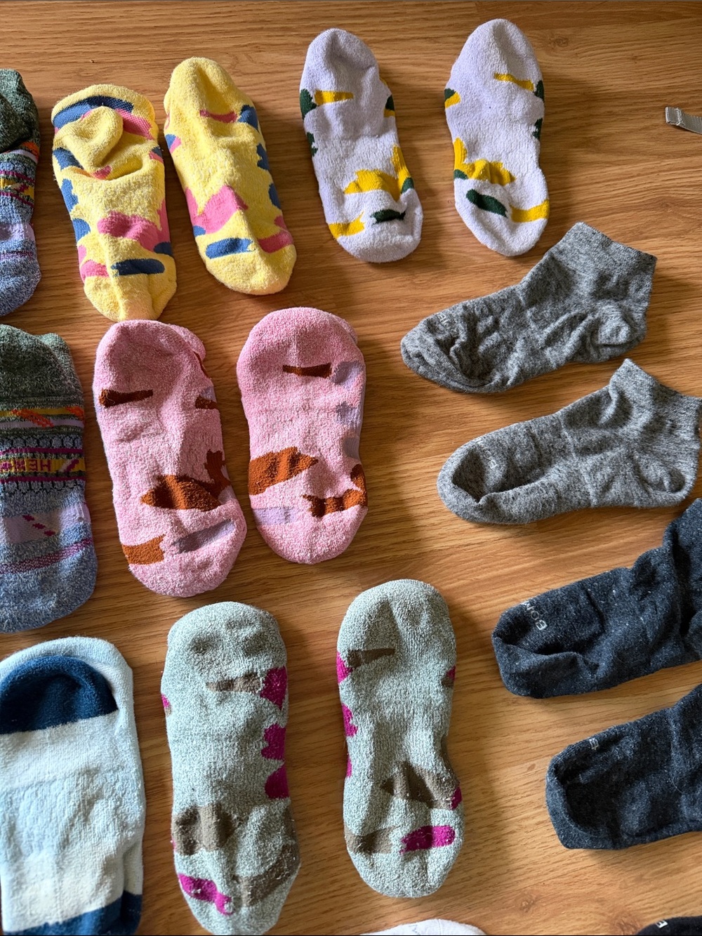 14 pairs of bombas socks - Picture 6 of 7